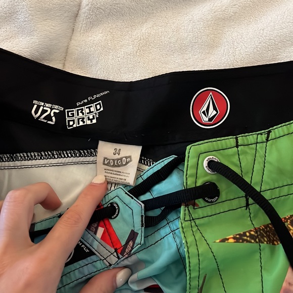 Volcom men’s swim trunk - Picture 4 of 5
